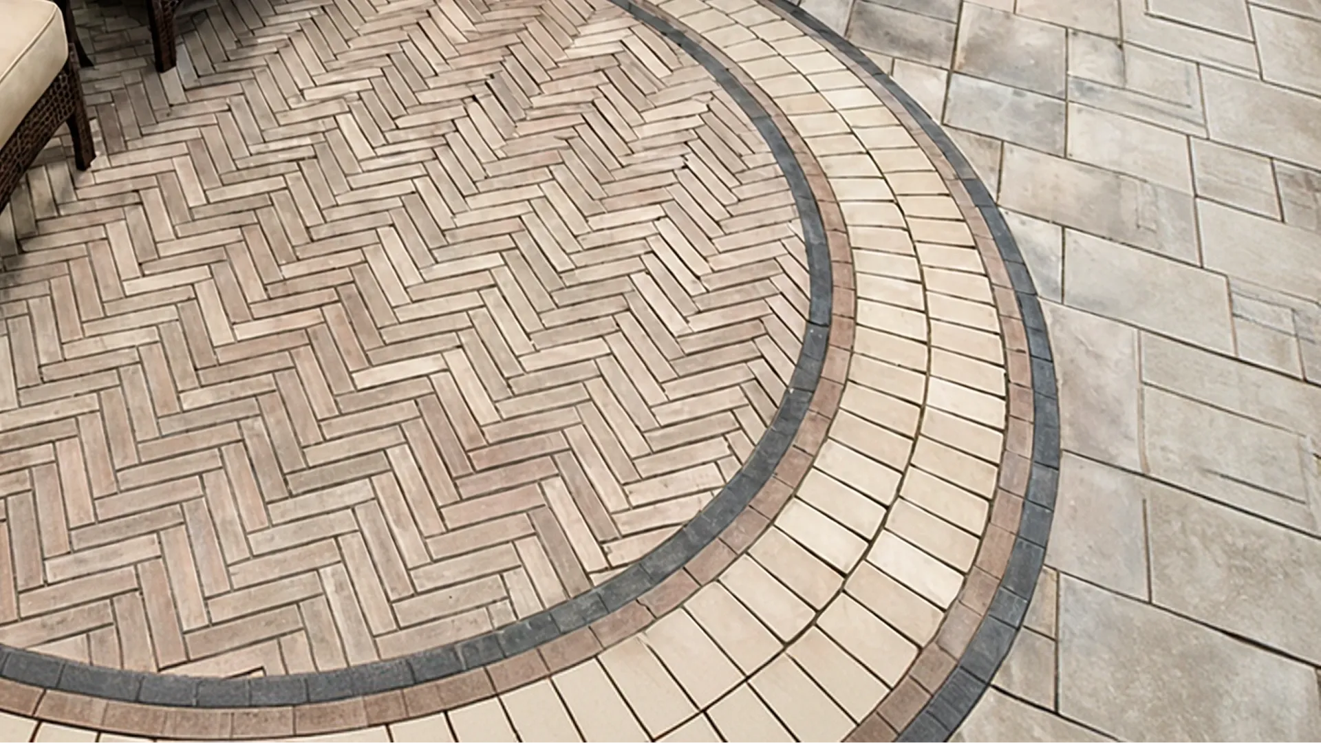 Herringbone pattern patio pavers in Central Florida Herringbone pattern patio pavers in Central Florida