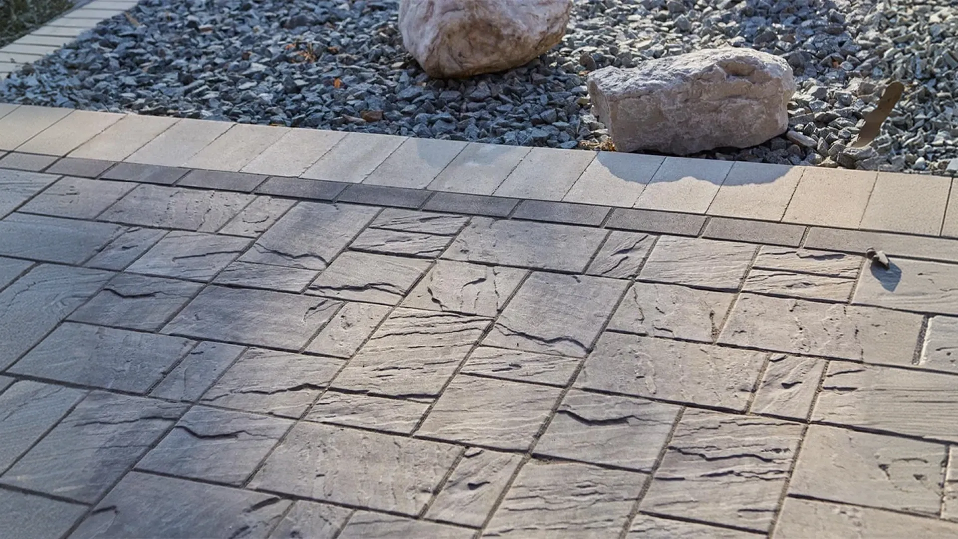 Mixed textures and finishes pavers in Florida Mixed textures and finishes pavers in Florida