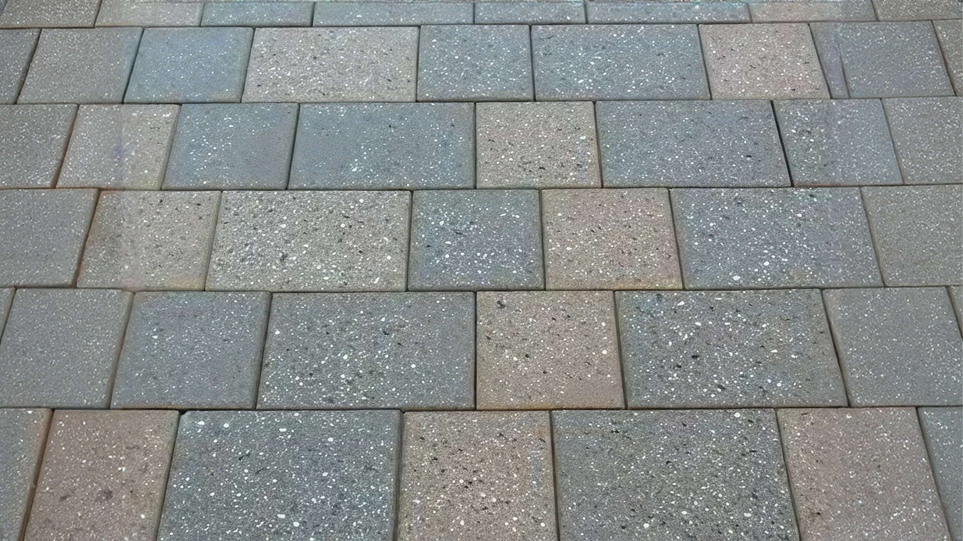 Running bond lineat pattern patio pavers in Central Florida Running bond lineat pattern patio pavers in Central Florida
