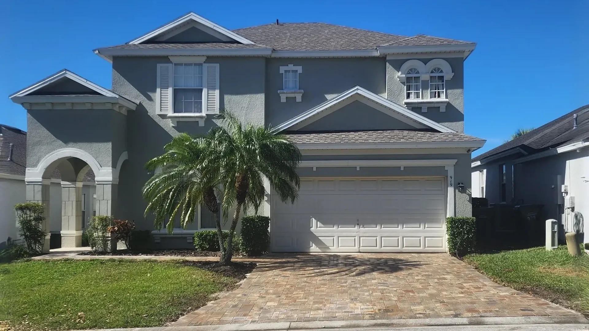 Residential paver installation driveway in front of a Florida home Residential paver installation driveway in front of a Florida home