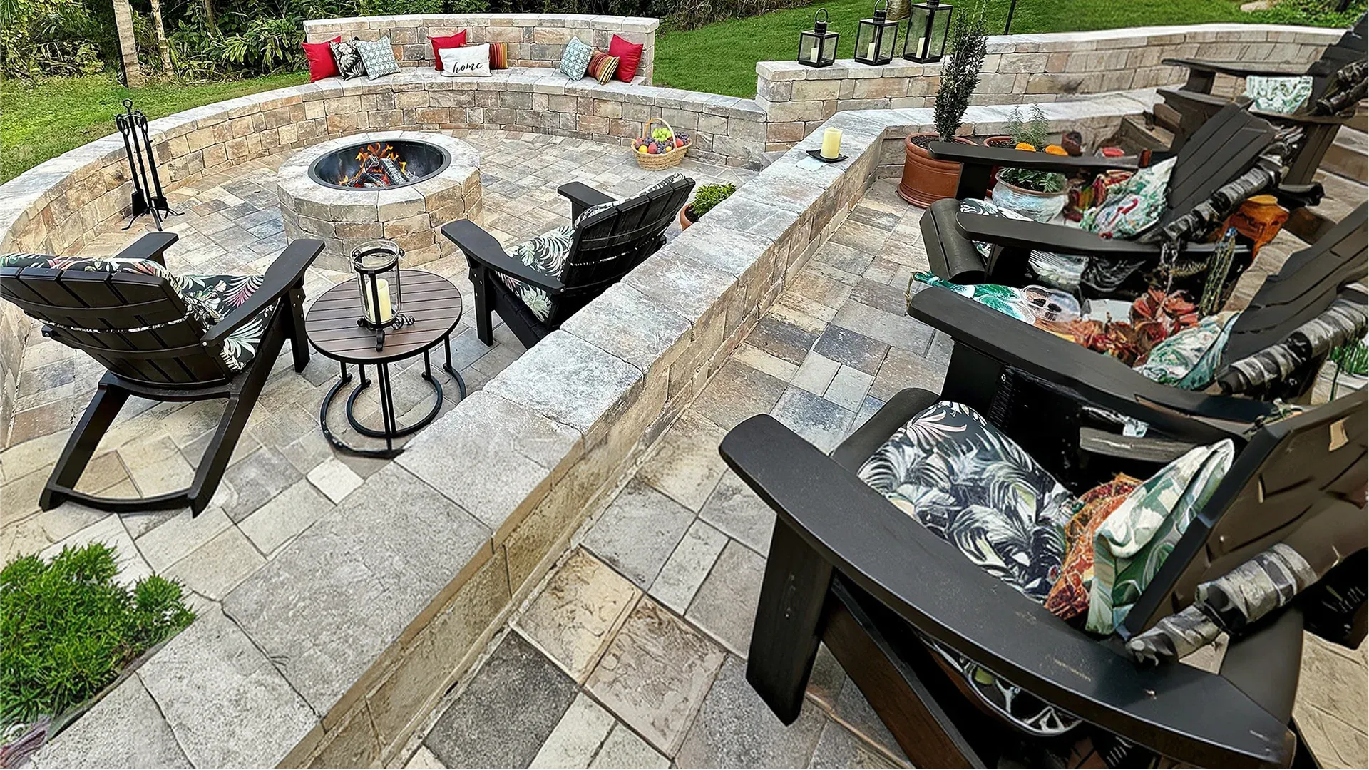 Outdoor kitchen pavers connecting dining and entertainment areas in Polk County.webp Outdoor kitchen pavers connecting dining and entertainment areas in Polk County.webp