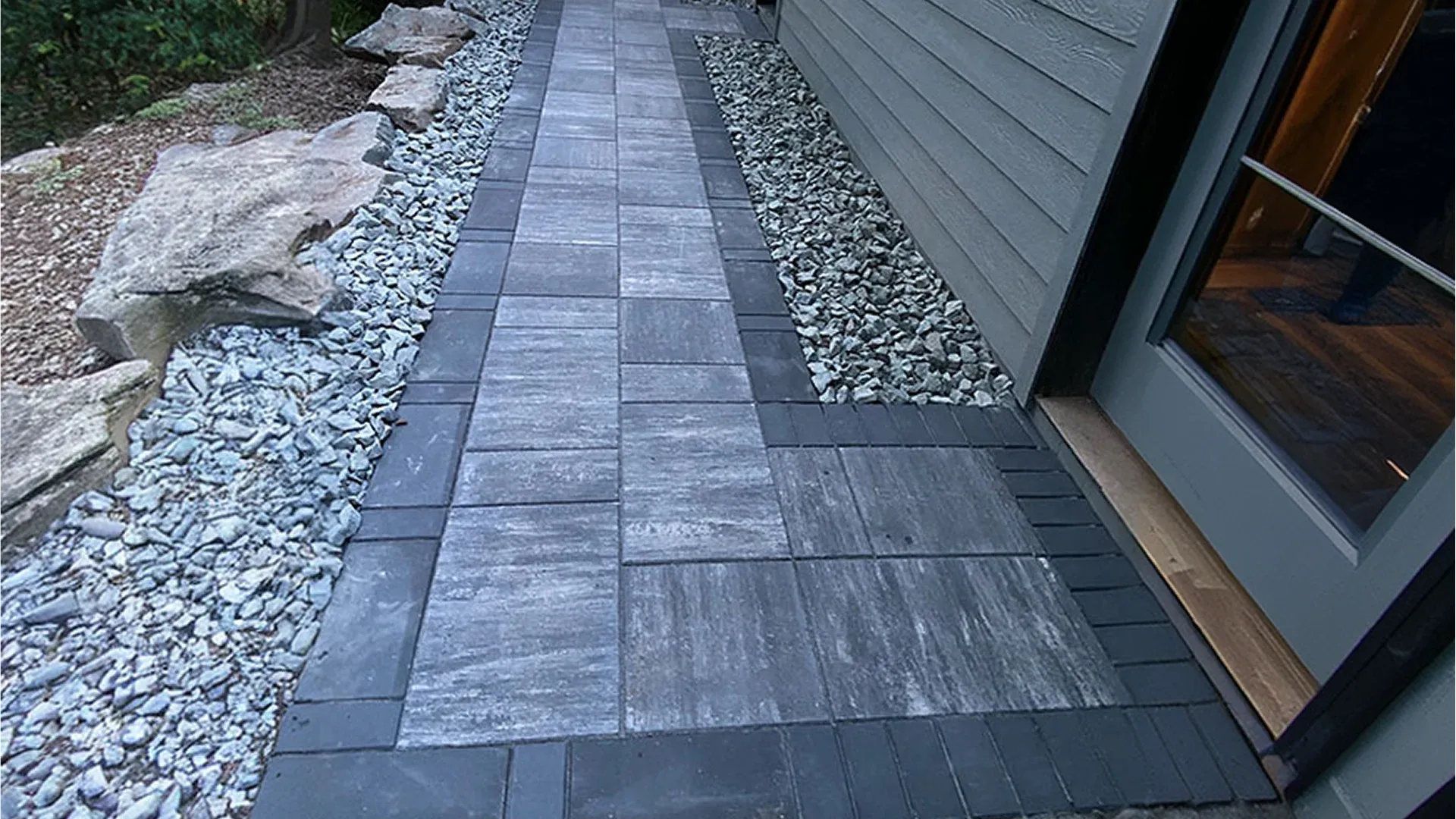 Illuminated walkway pavers with landscape lighting in Winter Haven FL.webp Illuminated walkway pavers with landscape lighting in Winter Haven FL.webp