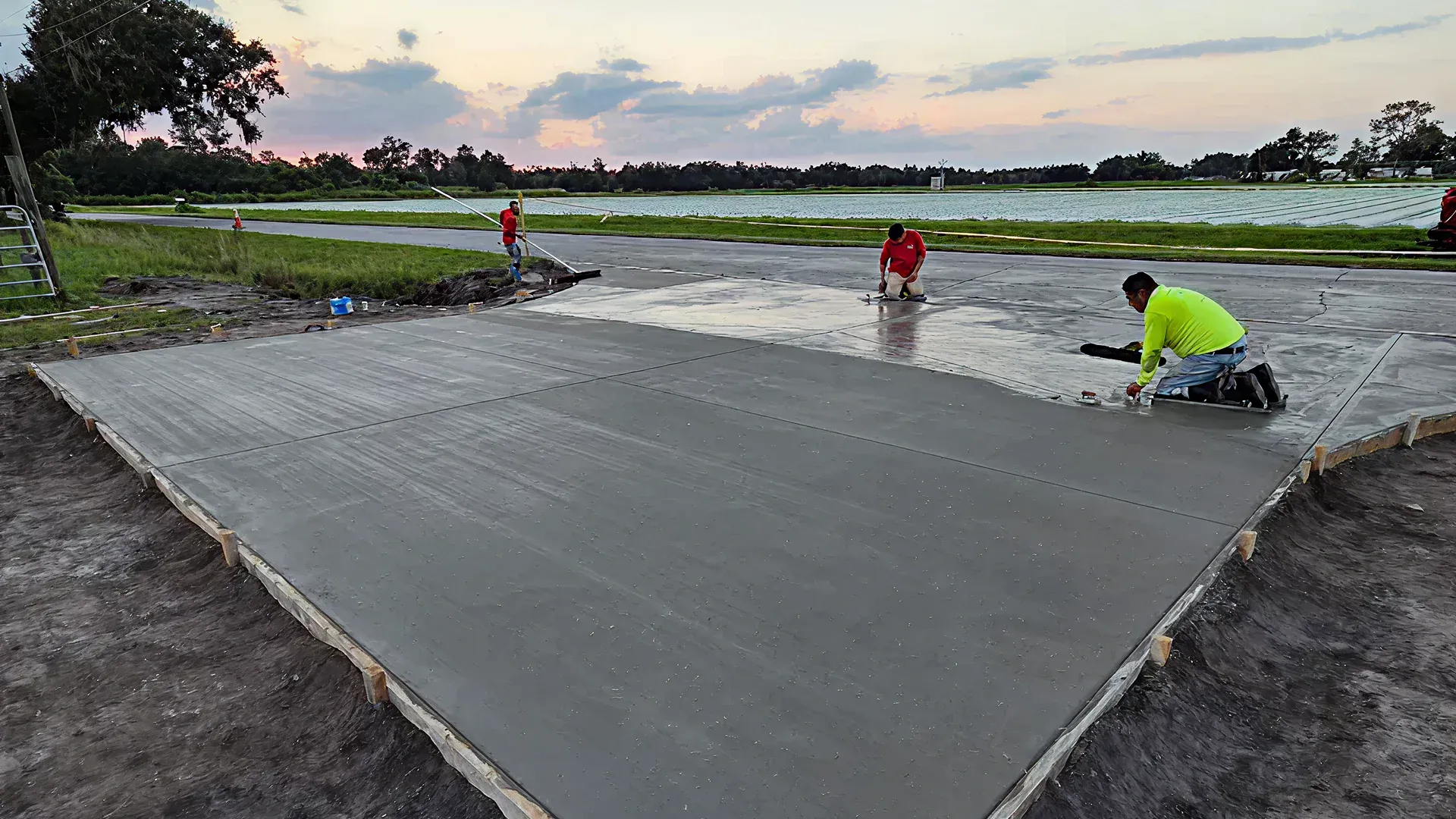 Concrete contractor Plant City Florida driveway apron installation crew