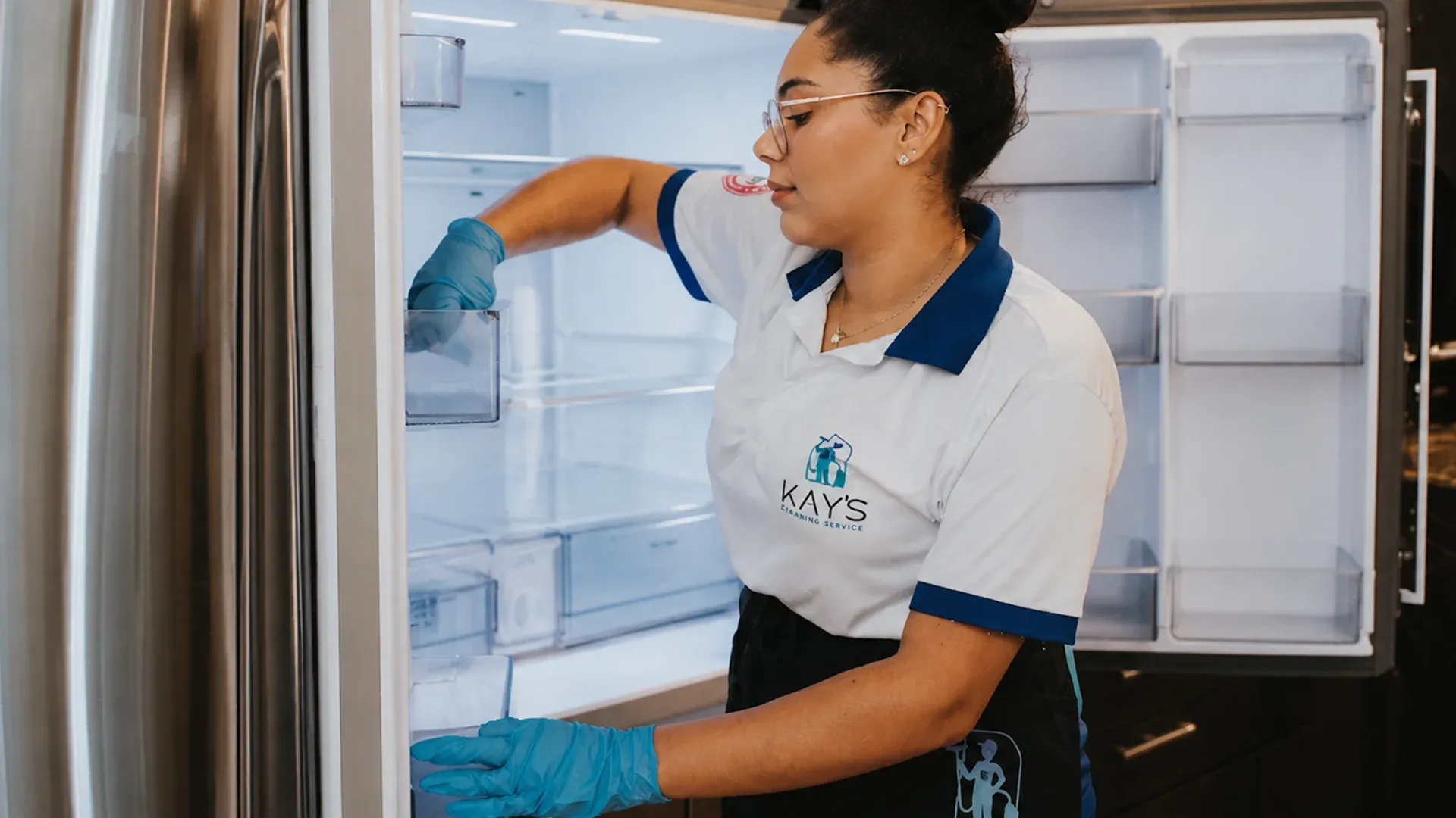Professional move in move out cleaning service cleaning kitchen cabinets in Tampa Bay FL.webp Professional move in move out cleaning service cleaning kitchen cabinets in Tampa Bay FL.webp
