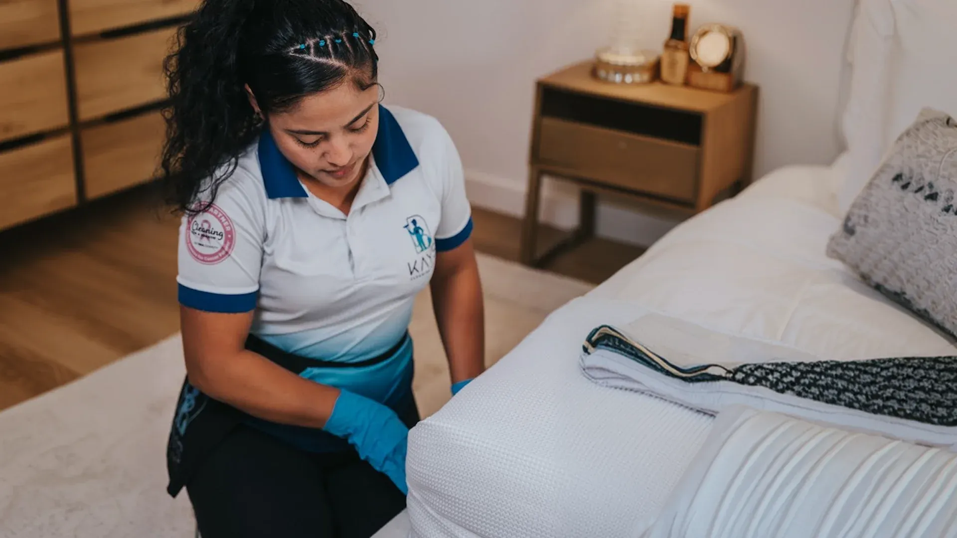 Professional vacation rental cleaning preparing guest bedroom in Tampa Bay FL.webp Professional vacation rental cleaning preparing guest bedroom in Tampa Bay FL.webp